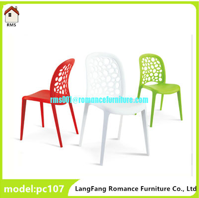 chaise en plastique blanche empilable PC107