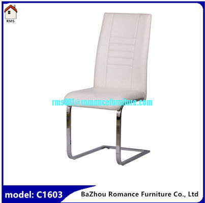 Chaise de salle à manger blanche à dossier haut et pieds chromés C1603