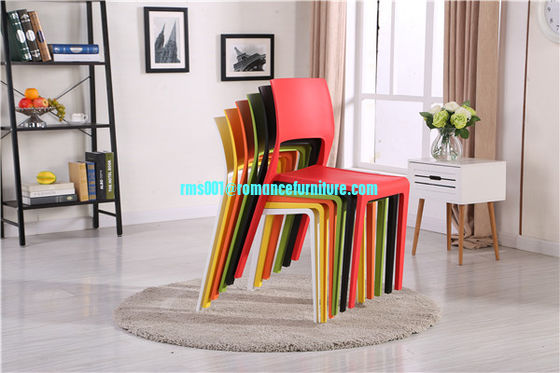 chaise en plastique empilable chaise à manger de design moderne avec différentes couleurs chaise à manger PC506
