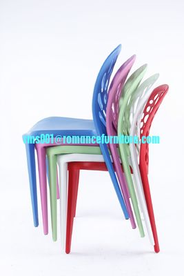 chaise en plastique blanche empilable PC107