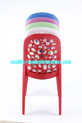 chaise en plastique blanche empilable PC107