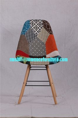 chaise en tissu eames avec jambes en bois PC614