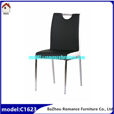 Chaise de salle à manger en cuir souple finition chromée à 4 pieds C1623