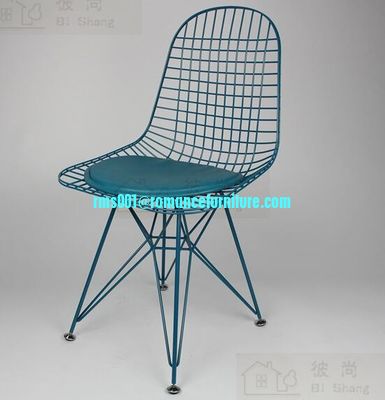 Vente à chaud restaurant chaise en plastique blanche empilable jambes en bois PC1731