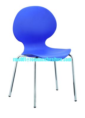 chaise en plastique blanche empilable PC445